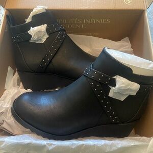 LifeStride Zinfandel 2 Women's Wedge Black Ankle Boots with Studded Straps sz 7